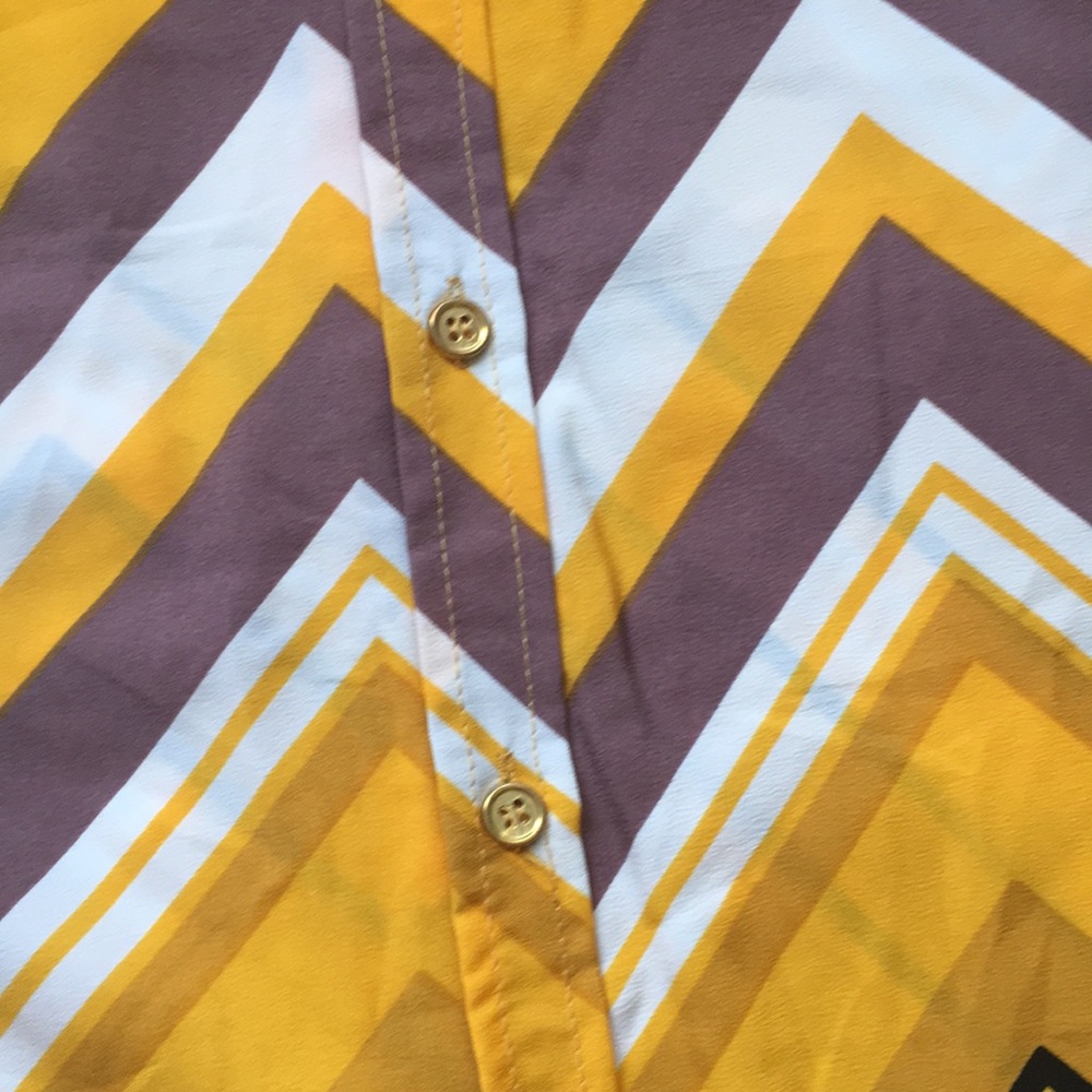 Back Button Blouse - Picture 6 of 7